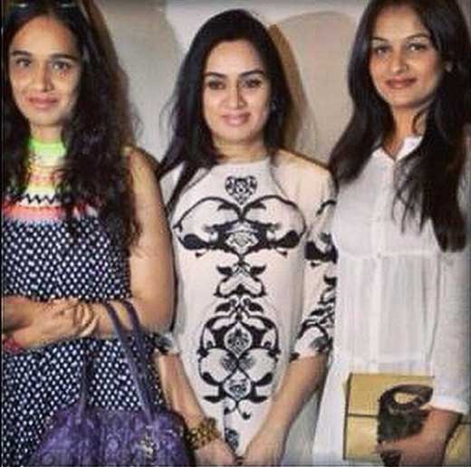 Shivangi Kolhapure With Sisters