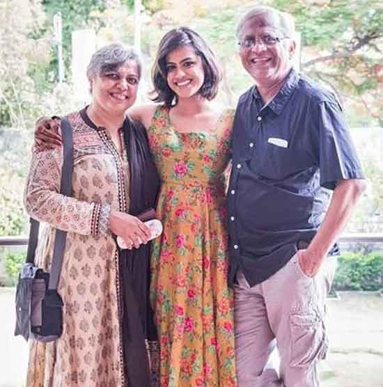 neha mahajan with mother and father
