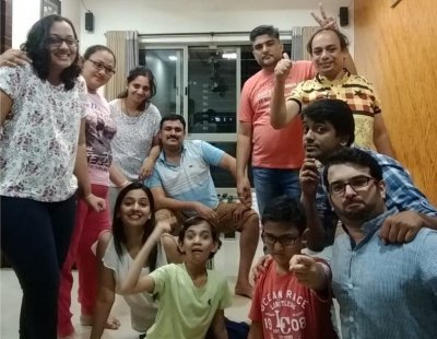 tejashree pradhan with family