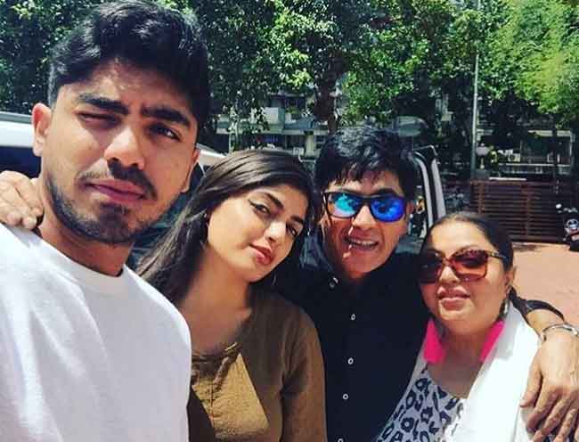 aasif sheikh with family