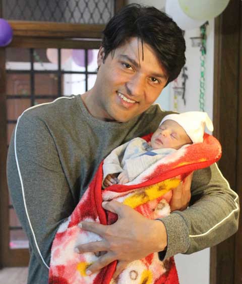 Anas Rashid With His Newborn Baby