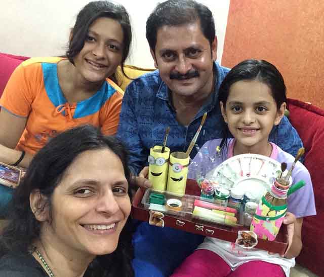actor rohitash gaud with family