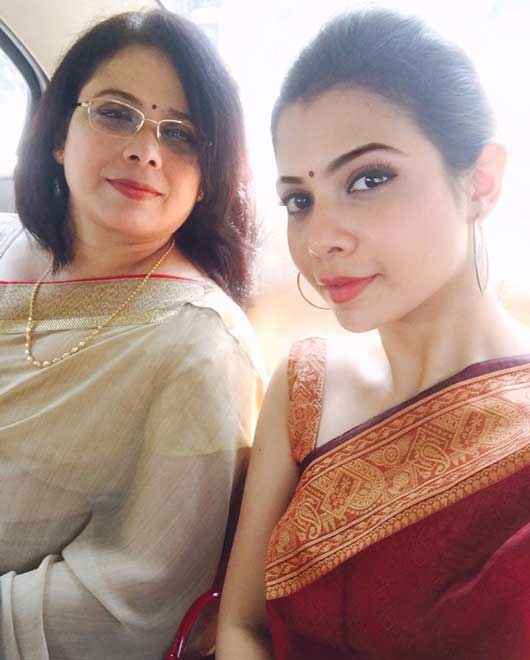Shreya Gupto With Mother